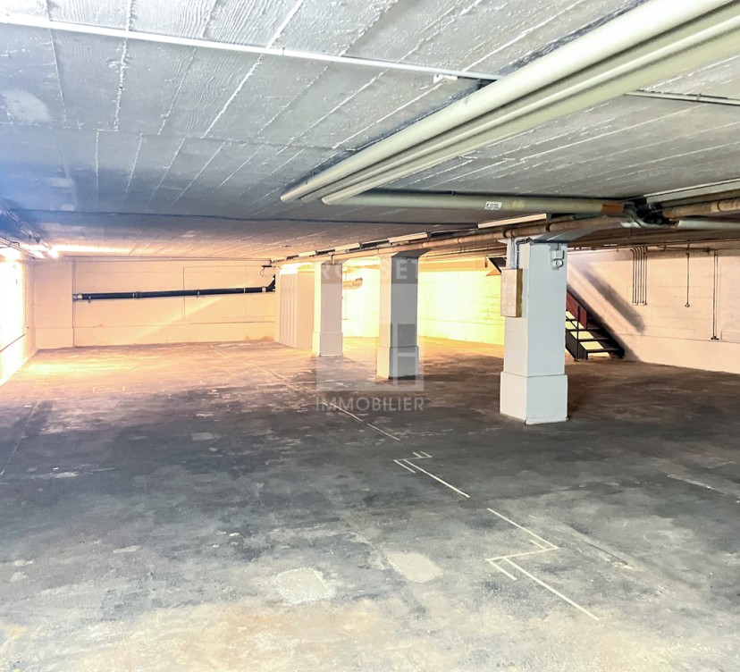 Arcade d\'environ 388 m² dont 179 m² au sous-solArcade of approx. 388 m², 179 m² of which in the basement