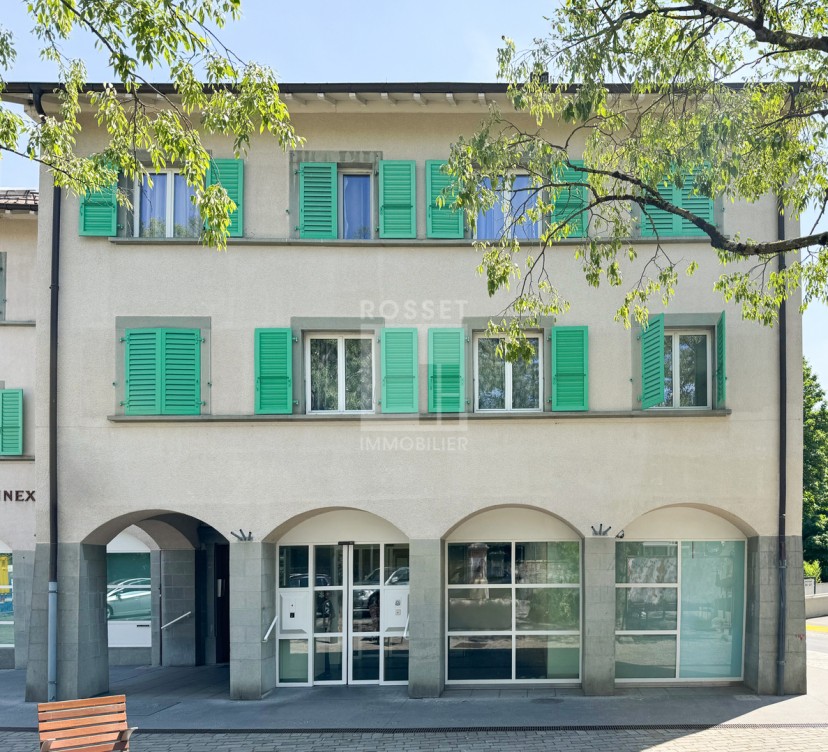 Arcade d\'env. 220 m² au rez-de-chaussée avec accès au sous-solArcade of approx. 220 m² on first floor with access to basement