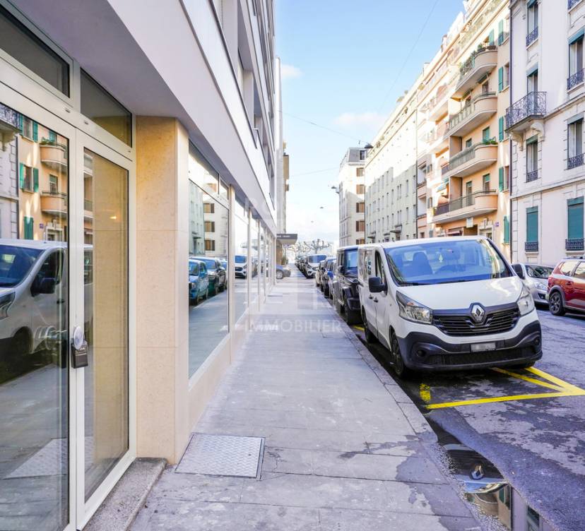 Arcade d\'environ 388 m² dont 179 m² au sous-solArcade of approx. 388 m², 179 m² of which in the basement