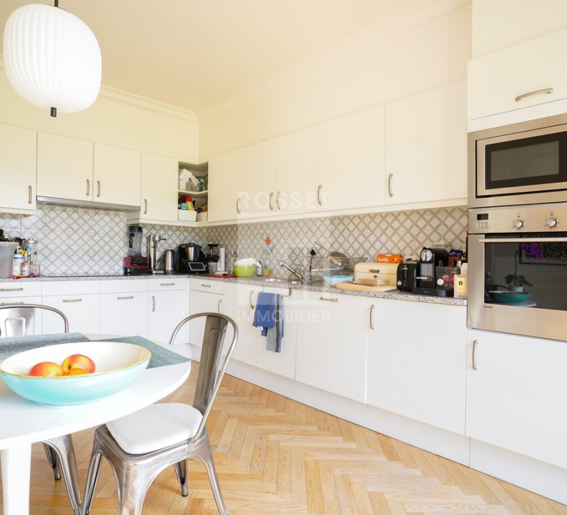 Appartement de 5 pièces d\'envrion 148m2 + balcon