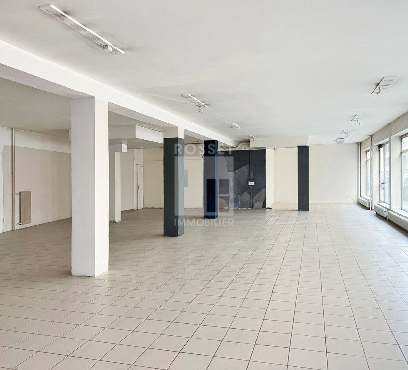 Arcade d\'environ 388 m² dont 179 m² au sous-solArcade of approx. 388 m², 179 m² of which in the basement