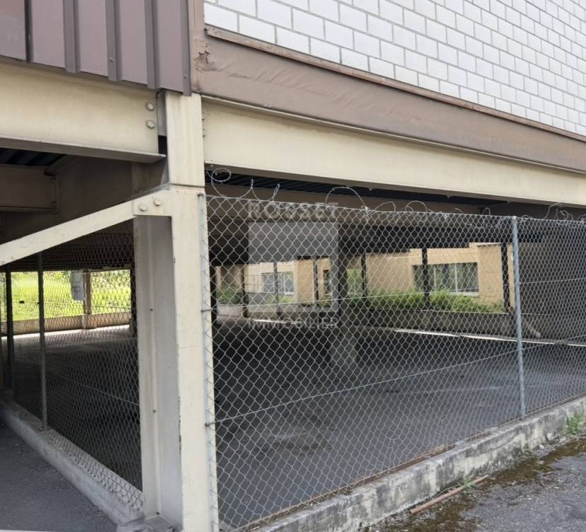 Dépôt d\'env. 300 m2 au rez inférieurApprox. 300 m2 warehouse on lower ground floor