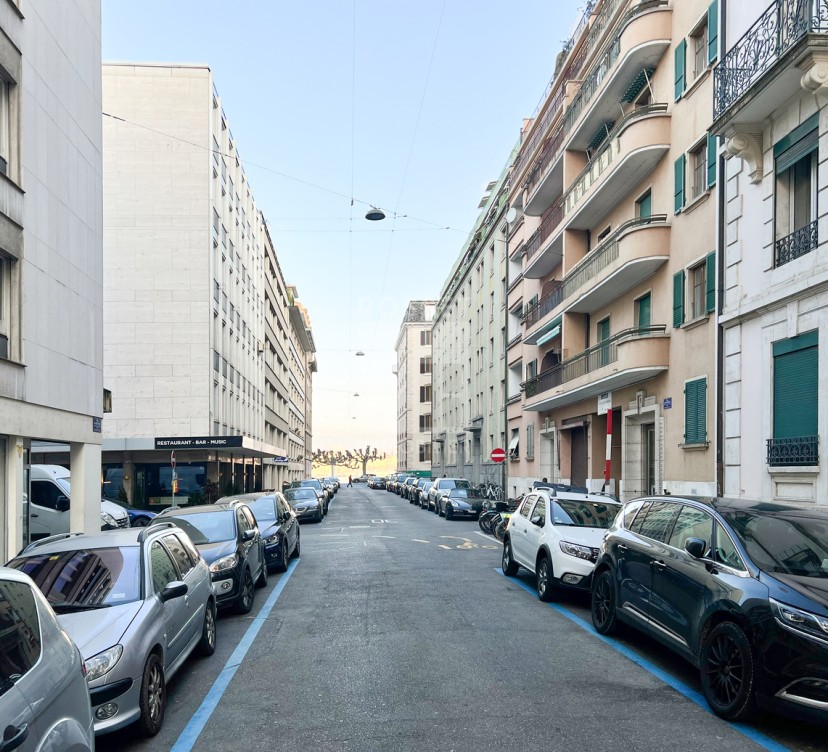 Arcade d\'environ 388 m² dont 179 m² au sous-solArcade of approx. 388 m², 179 m² of which in the basement