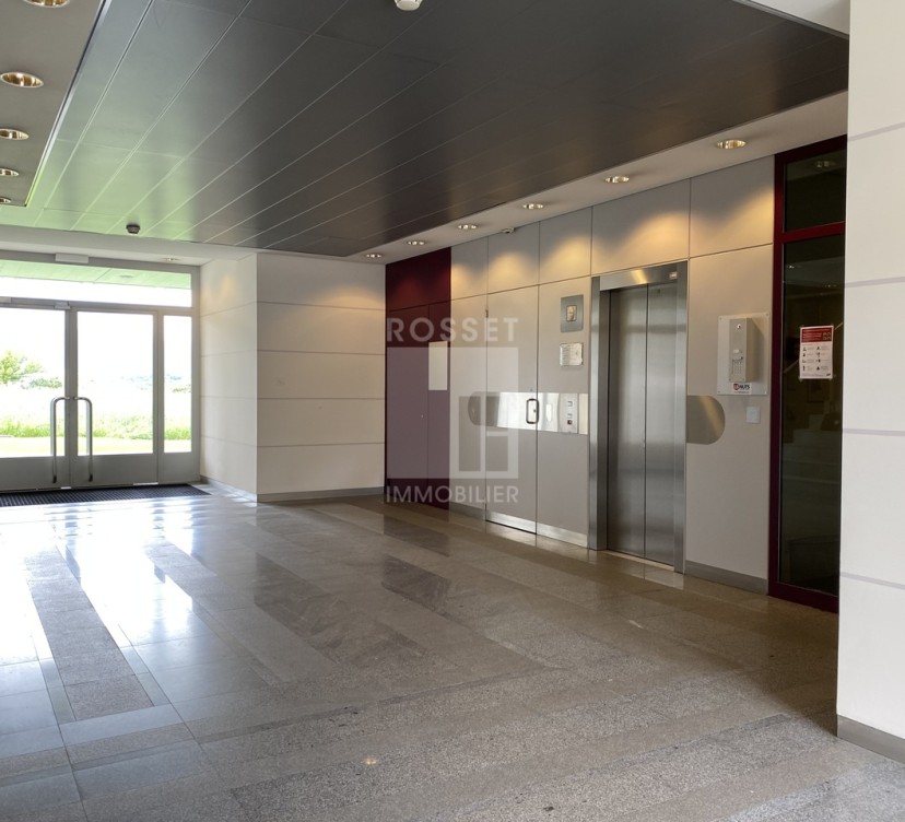 Bureaux d\'env.273.2 m2 au 2ème étageOffices of approx.273.2 m2 on 2nd floor