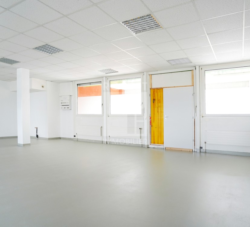 Locaux artisanaux d\'env. 204 m2 au 5ème étageCraft premises of approx. 204 m2 on the 5th floor