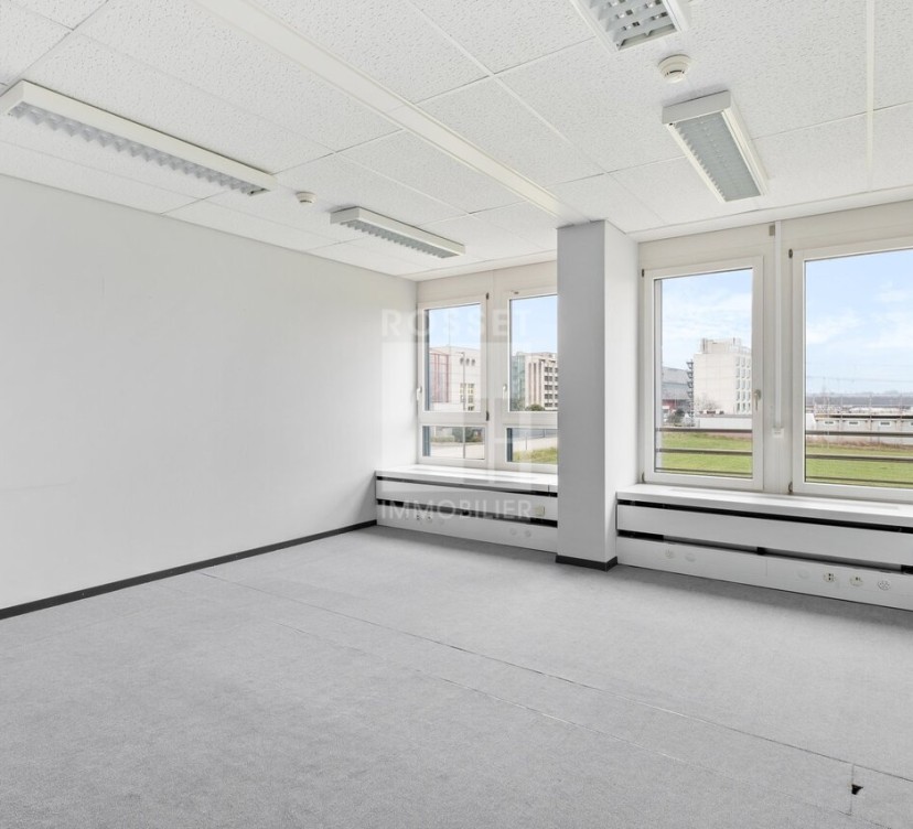 240.6 m2 - Bureaux au 1er étage240.6 m2 - Offices on the 1st floor