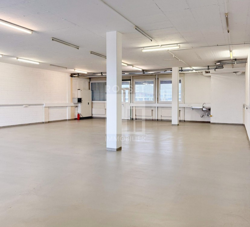 Locaux artisanaux d\'env.150 m² au 5 ème étageCraft premises of approx.150 m² on the 5th floor