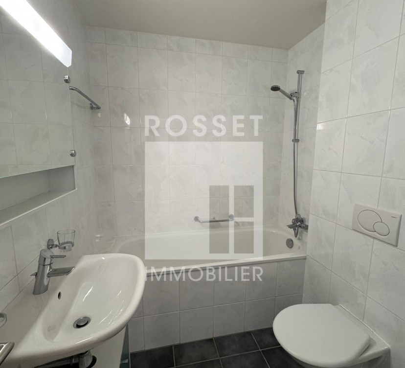 Appartement 6 pièces au 5ème étage.