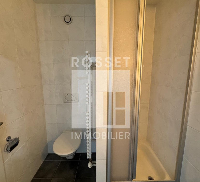 Appartement 6 pièces au 5ème étage.