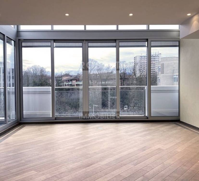 OPPORTUNITEE A SAISIR Appartement 5 pièces au 6ème étage - env. 127 m2 avec cachet.