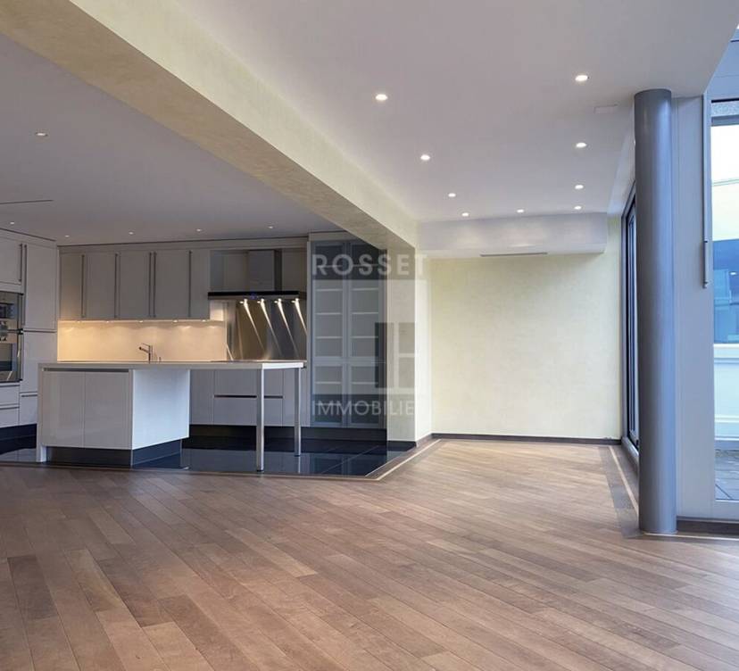 OPPORTUNITEE A SAISIR Appartement 5 pièces au 6ème étage - env. 127 m2 avec cachet.