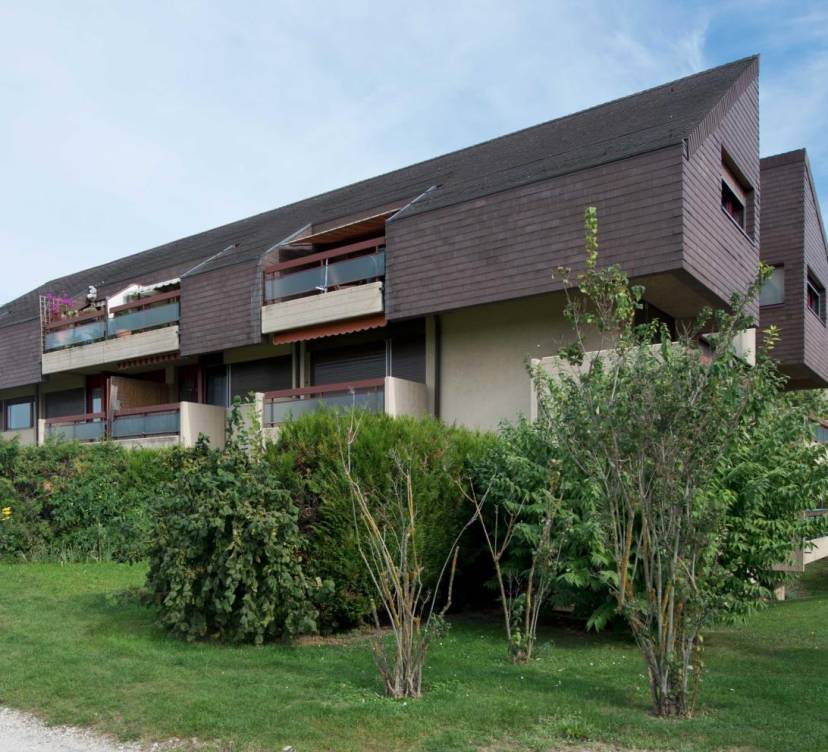 Appartement de 2.5 pièces au rez suppérieur avec balcon