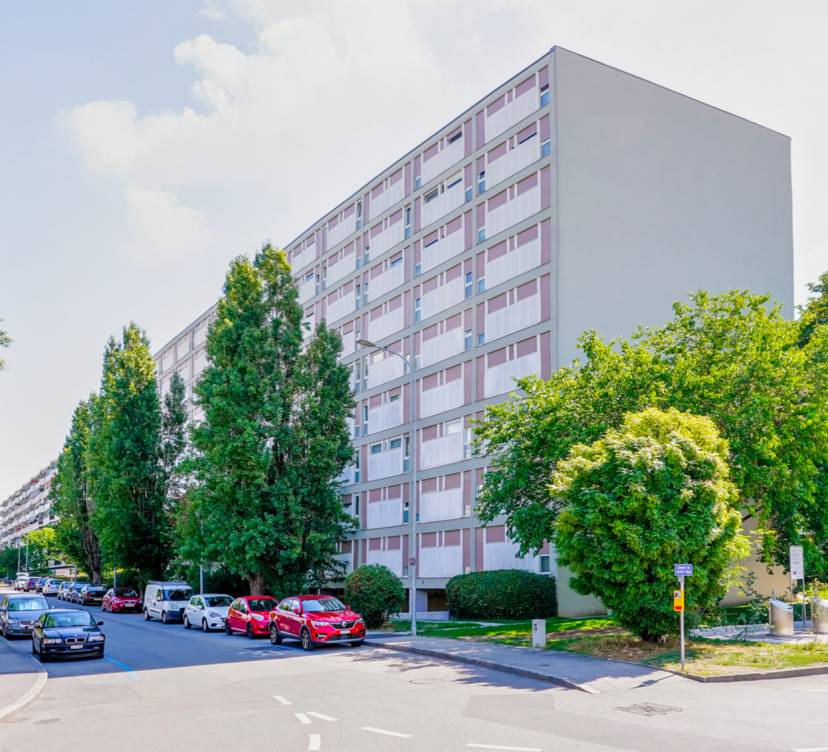 Appartement de 5.5 pièces au 4ème étage dans un immeuble avec ascenseur.