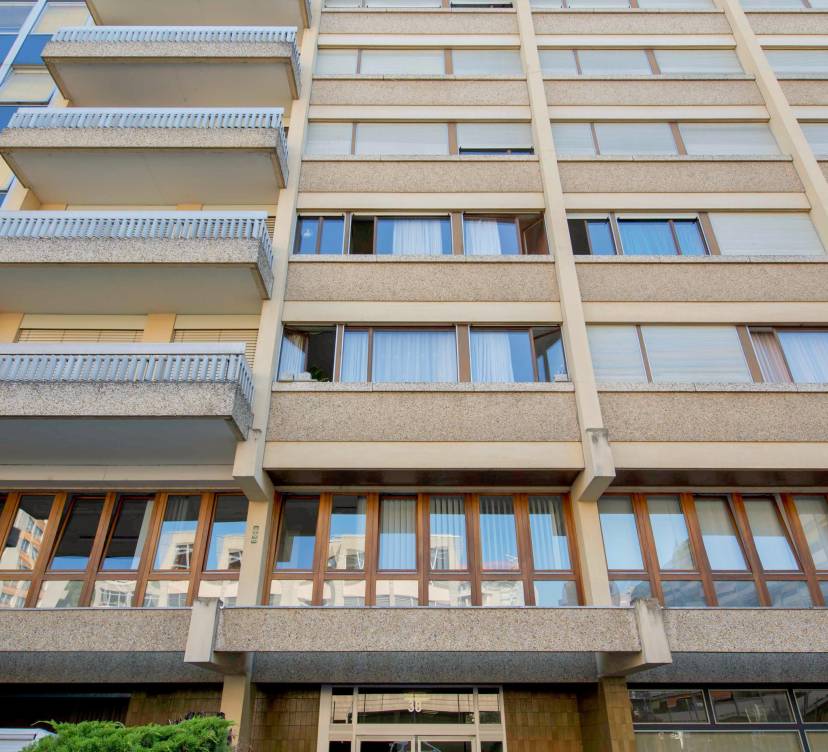 Appartement entièrement rénové de 5 pièces d\'env. 93 m2 au 6ème étage