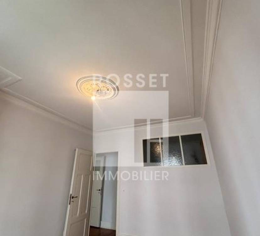 Appartement traversant de 3 pièces au 2ème étage