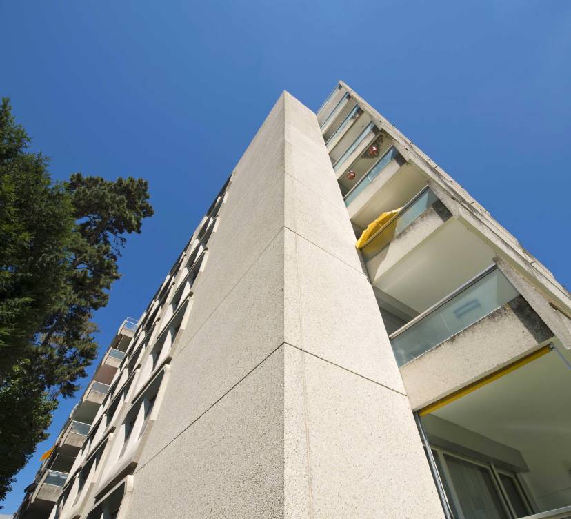 Appartement de 6 pièces rénové au 4ème étage d\'env. 109m2