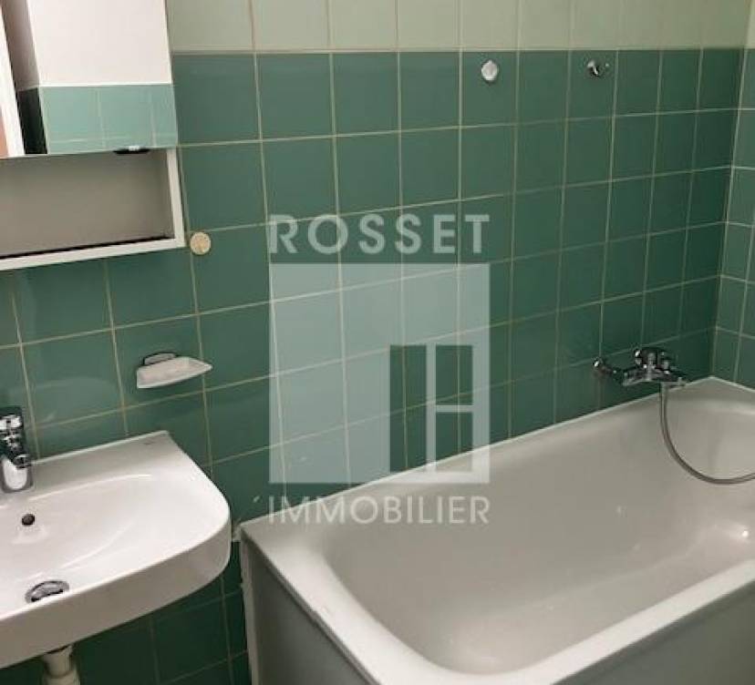 Studio environ 21 m2 au 5ème étage