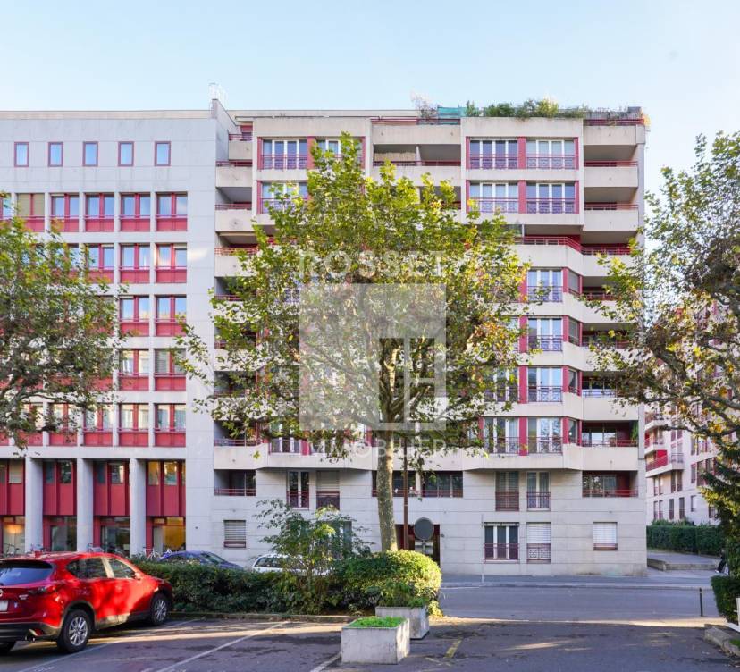 A louer bel appartement de 4 pièces d\'env. 80 m2 au 6ème étage avec balcon 