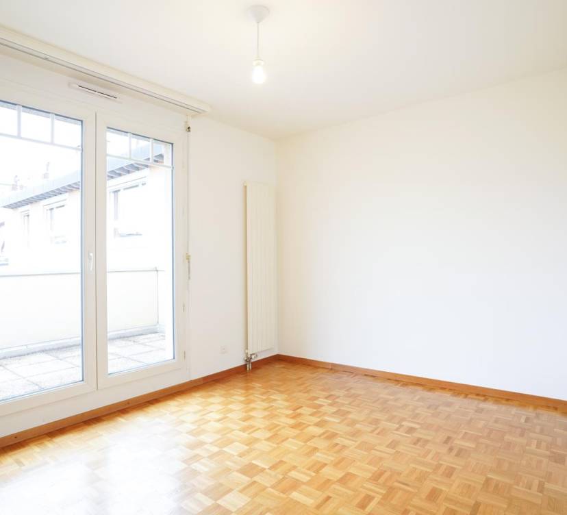 ATTIQUE de 5 pièces au 8ème étage avec accès direct par l\'ascenseur