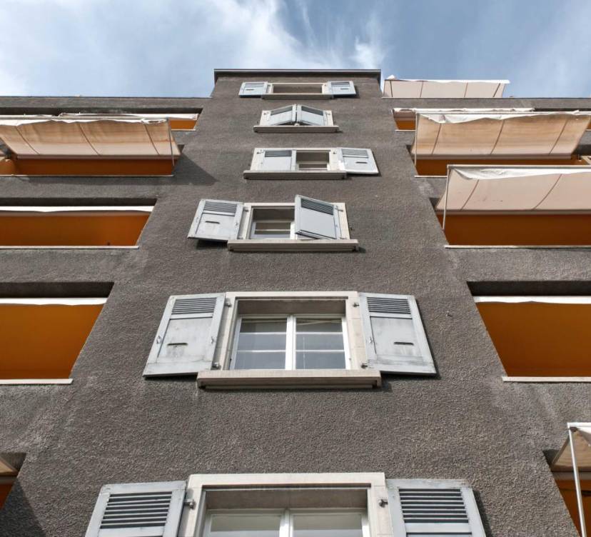 Appartement de 3 pièces d\'environ 57 m2 avec 2 balcons au 2ème étage.