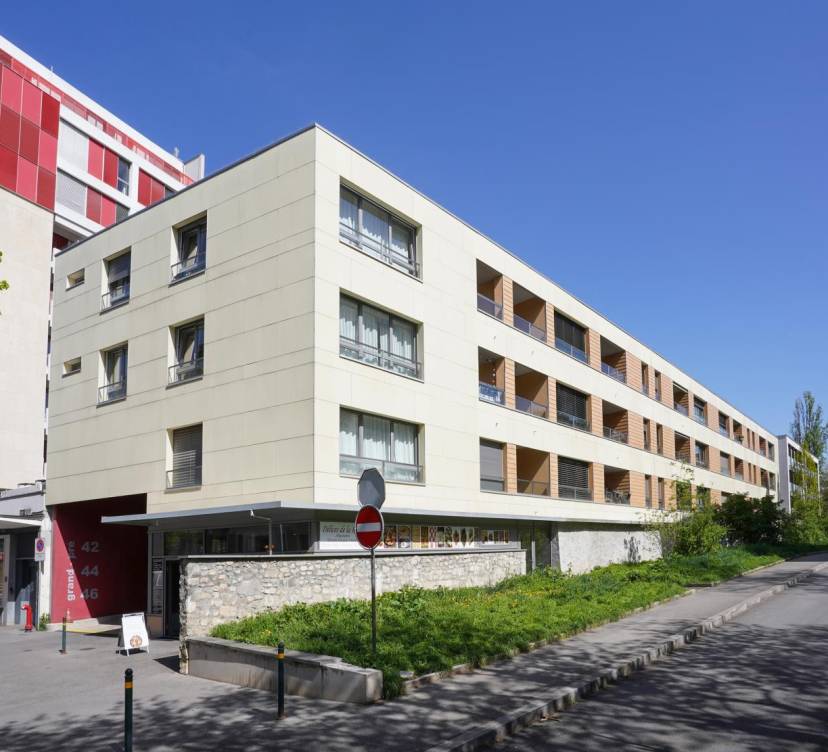Appartement de 5 pièces au 1er étage avec accès direct par l\'ascenseur