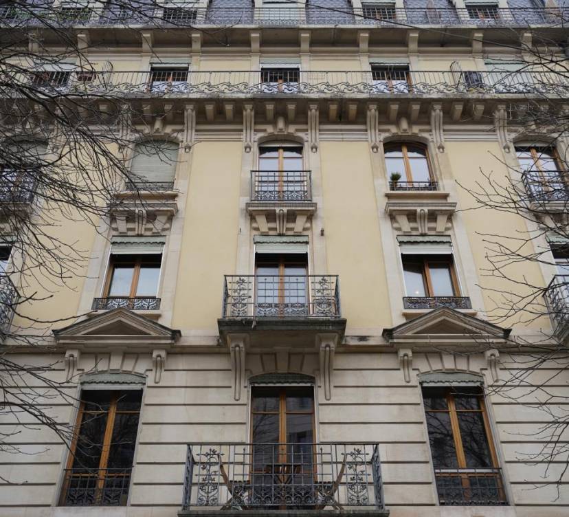 Appartement de 3 pièces au 5ème étage avec balcon