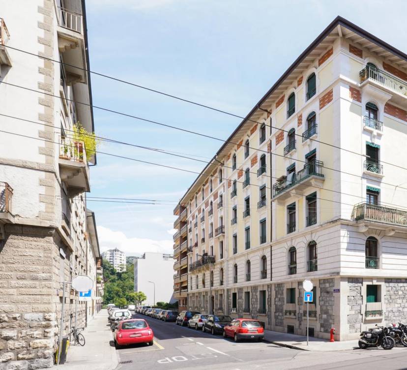 Appartement de 2 pièces au 1er étage dans un immeuble sans ascenseur.