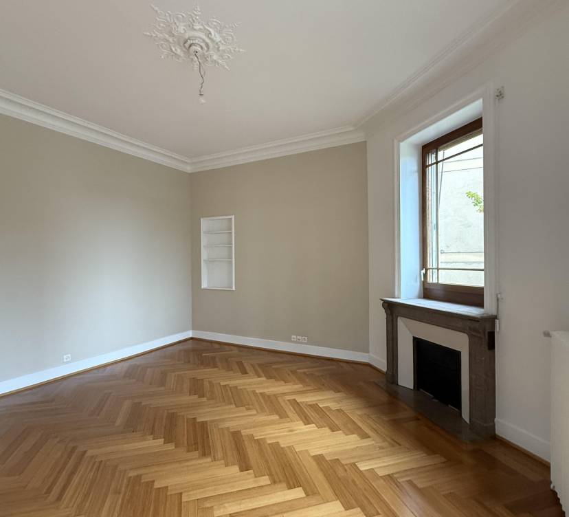 Bel objet d\'environ 171m2 situé au 1er étage, en plein coeur du Quartier de Champel et proche de toutes les commodités. 