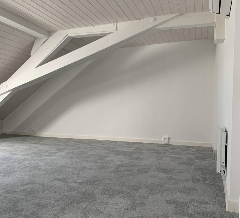 STUDIO DANS LES COMBLES