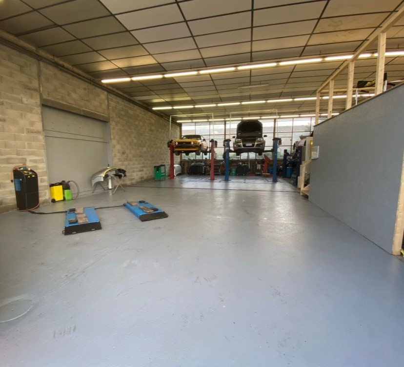 Locaux commerciaux 200 m2 au rez