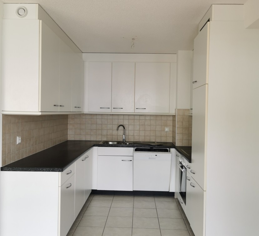 A LOUER, appartement de 3.5 pièces au 5ème étage
