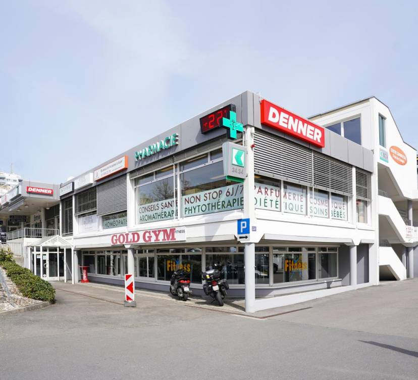 À louer : local commercial situé dans un quartier dynamique et très agréable, à deux pas des Plaines-du-Loup et proche du centre-ville. Ce bien bénéficie d\'un emplacement stratégique au sein du centre commercial pont-des-sauges, à proximité immédiate de toutes les commodités (transports, commerces, services).