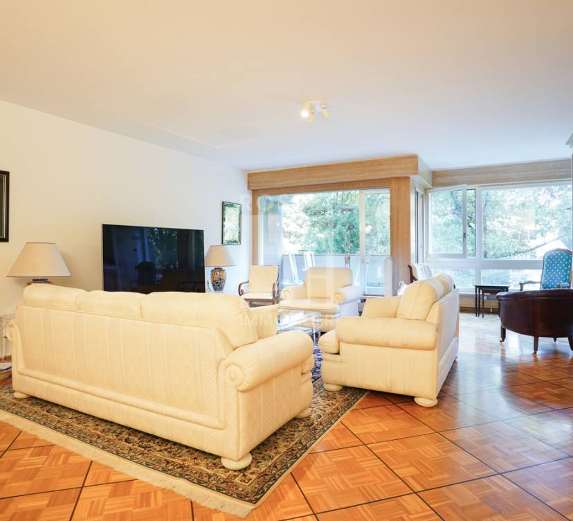 Bel appartement en plein cœur de Florissant Beautiful apartment in the heart of Florissant