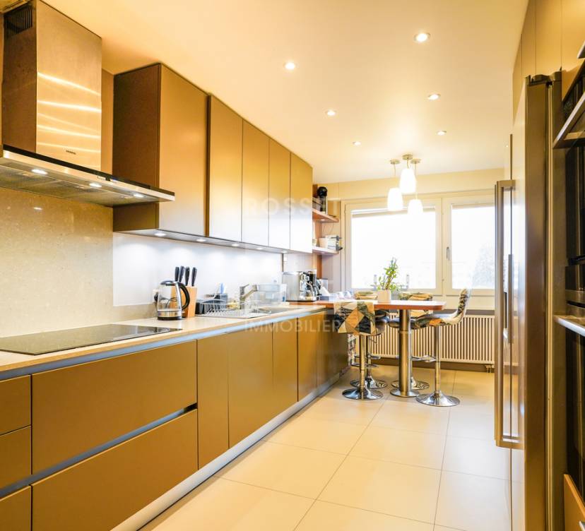 En Exclusivité : Bel appartement de 5 pièces en étage élevé