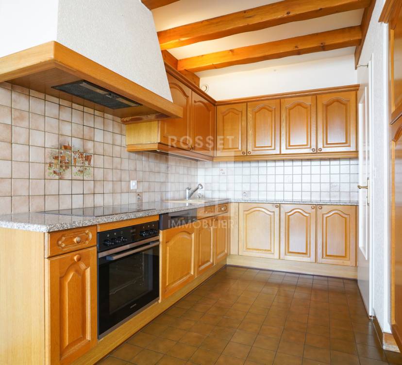 En exclusivité - Bel appartement de 5 pièces à rénover Exclusive - Beautiful 5-room apartment to renovate