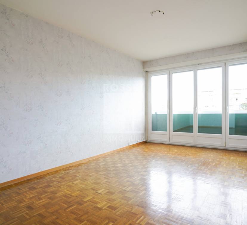 En exclusivité - Bel appartement de 5 pièces à rénover Exclusive - Beautiful 5-room apartment to renovate