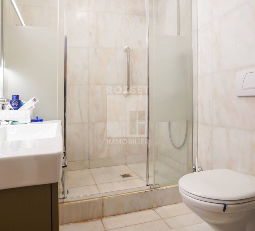 Bel appartement en plein cœur de Florissant Beautiful apartment in the heart of Florissant