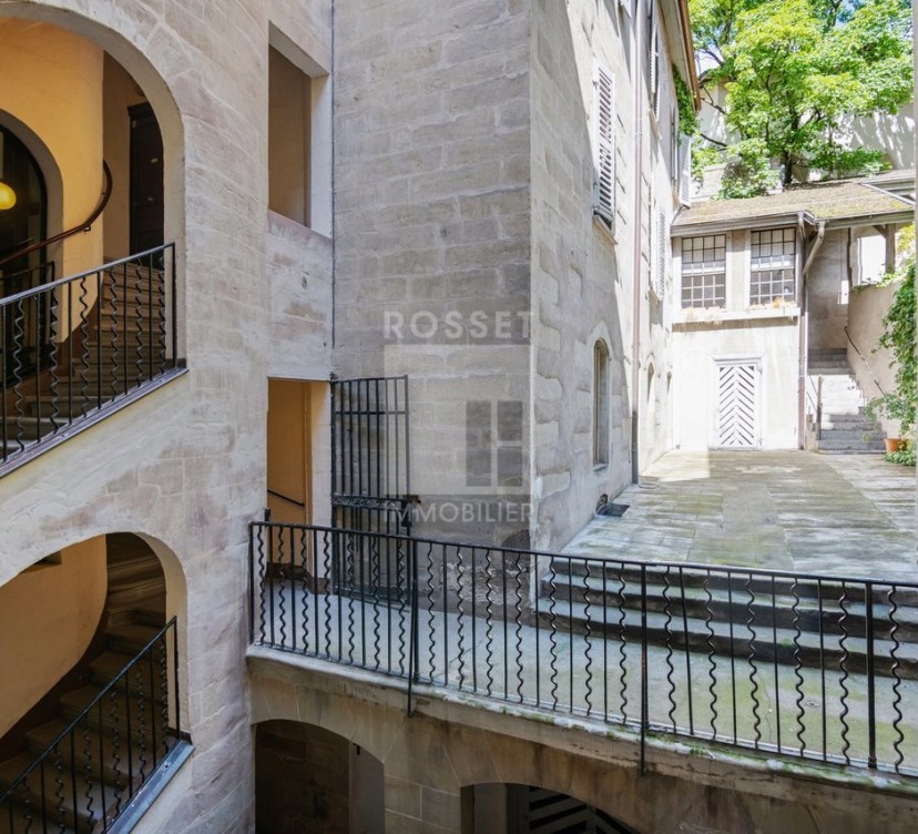 Somptueux appartement rénové au cœur de la vieille-ville