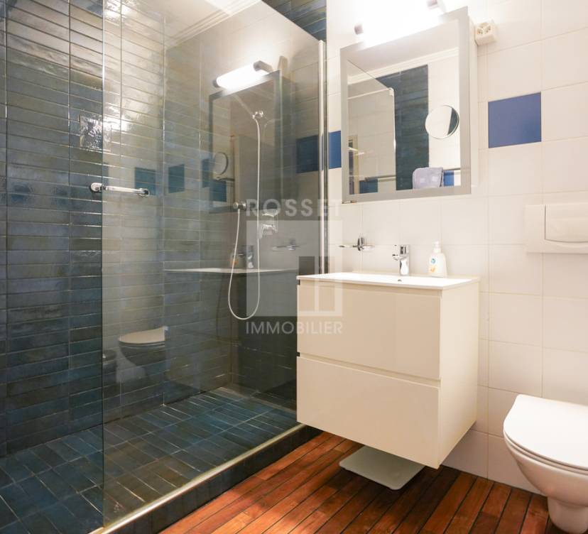 Bel appartement en plein cœur du centre ville Beautiful apartment in the heart of downtown