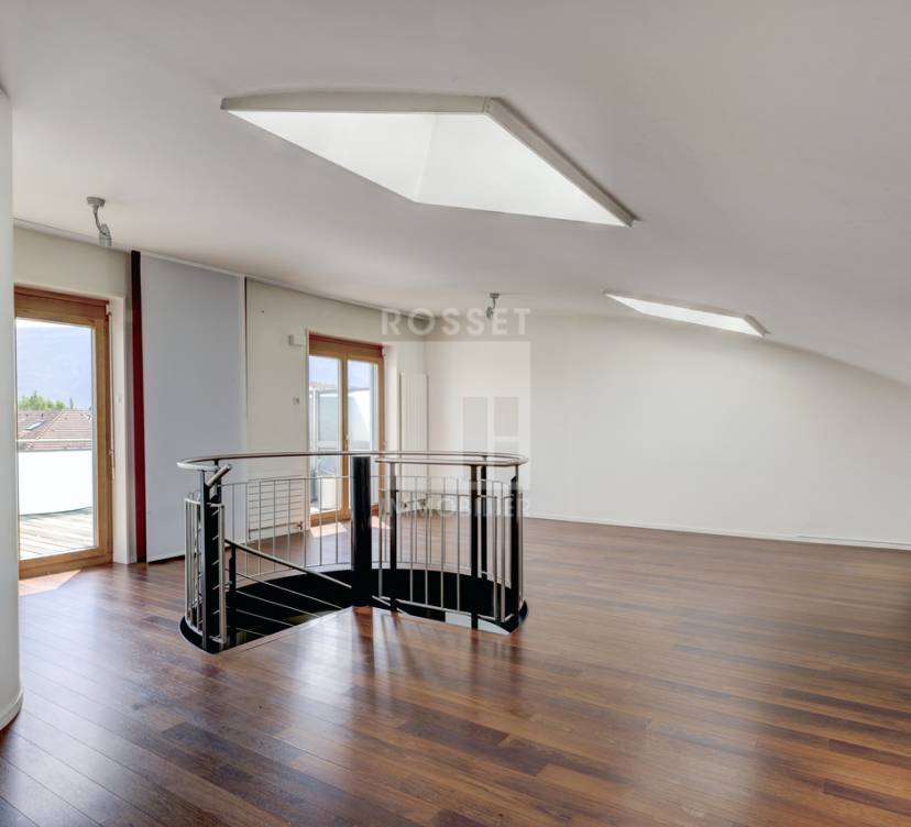 En Exclusivité : Duplex de 5 pièces au cœur de Plan-les-Ouates